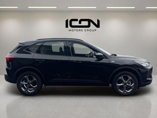 Agate Black Metallic 2025 Ford Escape ST-Line Select