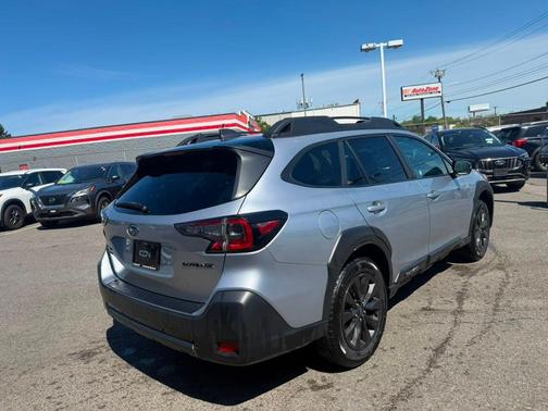 Ice Silver Metallic 2025 Subaru Outback Onyx Edition