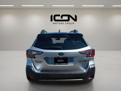 Ice Silver Metallic 2025 Subaru Outback Onyx Edition