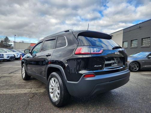Diamond Black Crystal Pearlcoat 2019 Jeep Cherokee Latitude