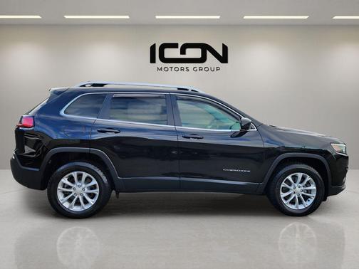 Diamond Black Crystal Pearlcoat 2019 Jeep Cherokee Latitude