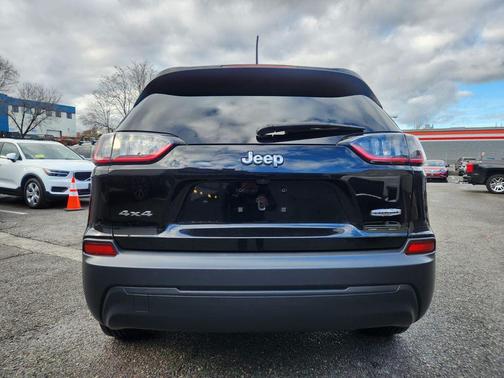 Diamond Black Crystal Pearlcoat 2019 Jeep Cherokee Latitude