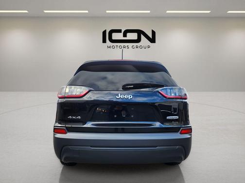 Diamond Black Crystal Pearlcoat 2019 Jeep Cherokee Latitude