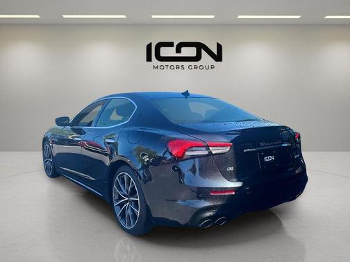 2022 Maserati Ghibli Modena Q4