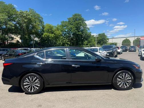 Super Black 2024 Nissan Altima 2.5 SV