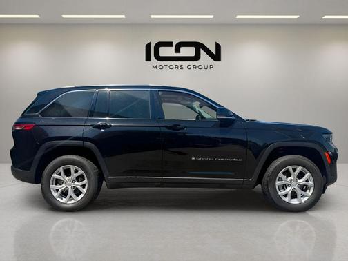 Diamond Black Crystal Pearlcoat 2023 Jeep Grand Cherokee Limited