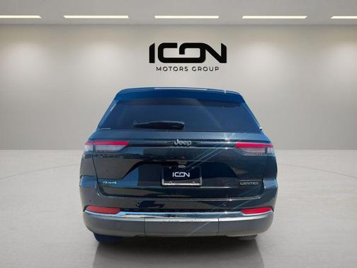 Diamond Black Crystal Pearlcoat 2023 Jeep Grand Cherokee Limited