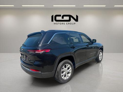 Diamond Black Crystal Pearlcoat 2023 Jeep Grand Cherokee Limited