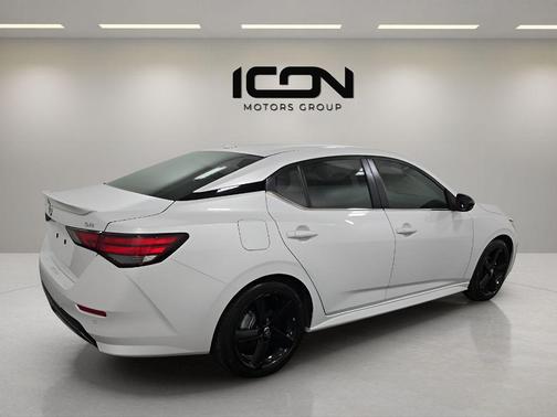 Aspen White TriCoat Pearl 2022 Nissan Sentra SR