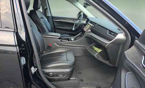 Diamond Black Crystal Pearlcoat 2023 Jeep Grand Cherokee Limited