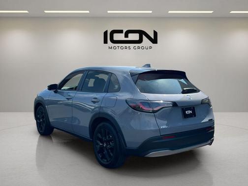 Crystal Black Pearl 2025 Honda HR-V AWD Sport