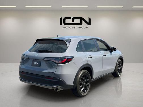 Crystal Black Pearl 2025 Honda HR-V AWD Sport