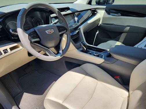 Wilder Metallic 2022 Cadillac XT6 Premium Luxury FWD