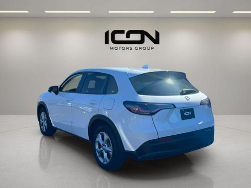 Platinum White Pearl 2025 Honda HR-V LX