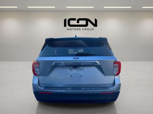 Iconic Silver Metallic 2022 Ford Explorer XLT