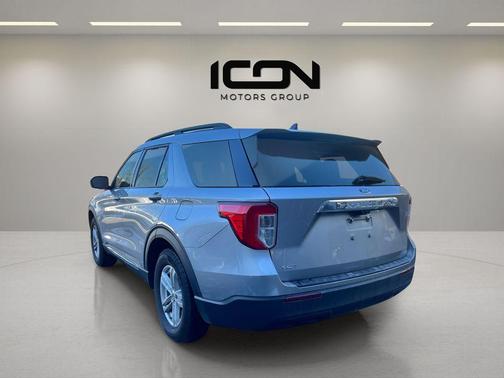 Iconic Silver Metallic 2022 Ford Explorer XLT