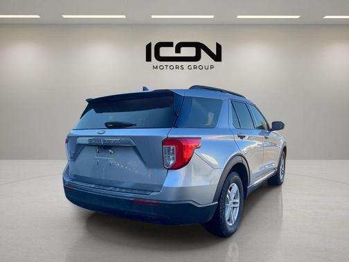 Iconic Silver Metallic 2022 Ford Explorer XLT