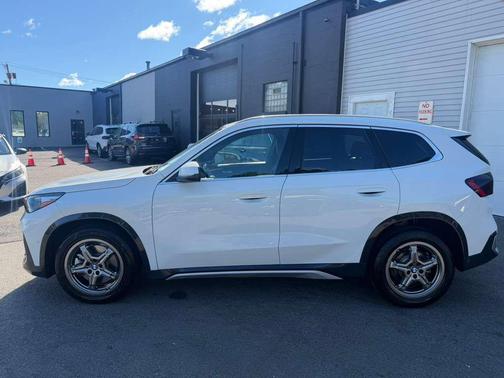 Alpine White 2025 BMW X1 xDrive28i