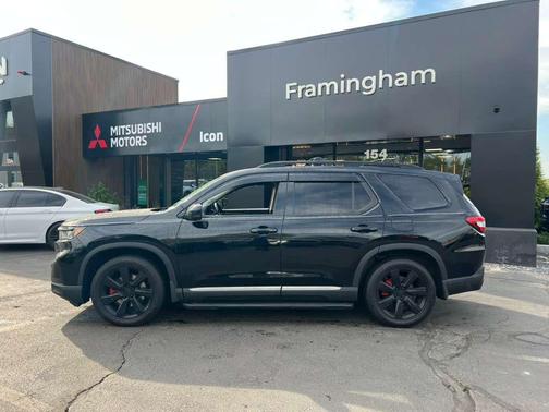 Crystal Black Pearl 2023 Honda Pilot AWD Elite