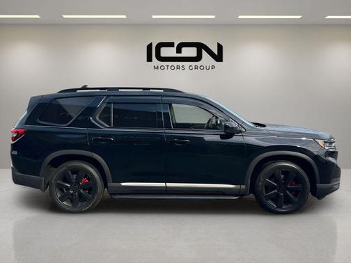 Crystal Black Pearl 2023 Honda Pilot AWD Elite