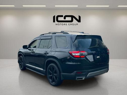 Crystal Black Pearl 2023 Honda Pilot AWD Elite