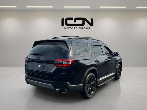 Crystal Black Pearl 2023 Honda Pilot AWD Elite