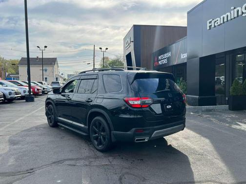 Crystal Black Pearl 2023 Honda Pilot AWD Elite