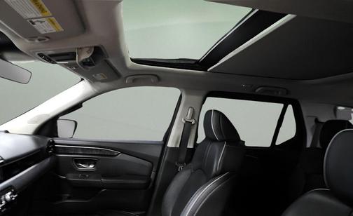 Crystal Black Pearl 2023 Honda Pilot AWD Elite