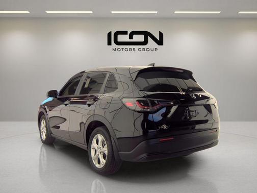 Crystal Black Pearl 2025 Honda HR-V LX