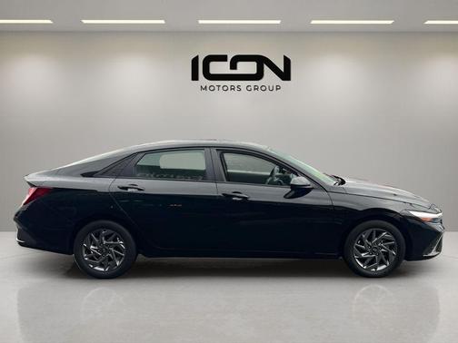 Abyss Black 2024 Hyundai ELANTRA SEL