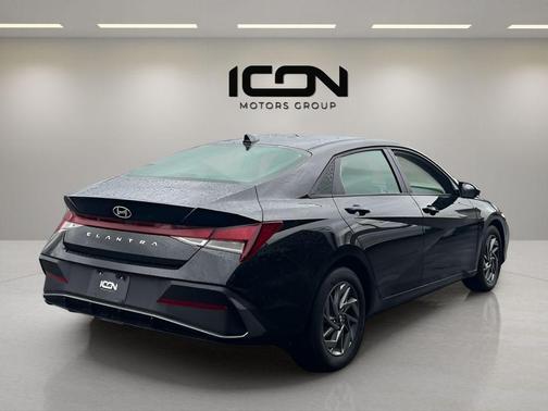 Abyss Black 2024 Hyundai ELANTRA SEL