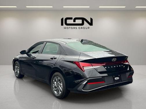 Abyss Black 2024 Hyundai ELANTRA SEL