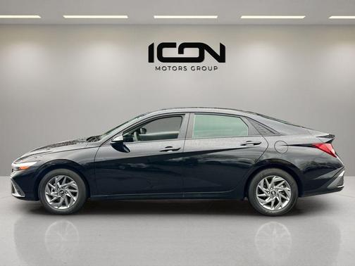 Abyss Black 2024 Hyundai ELANTRA SEL