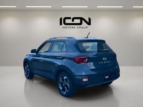 Ecotronic Gray 2025 Hyundai VENUE SEL