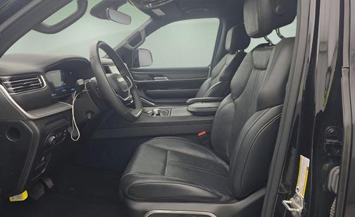 Diamond Black Crystal Pearlcoat 2023 Jeep Wagoneer Series II