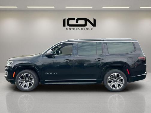 Diamond Black Crystal Pearlcoat 2023 Jeep Wagoneer Series II