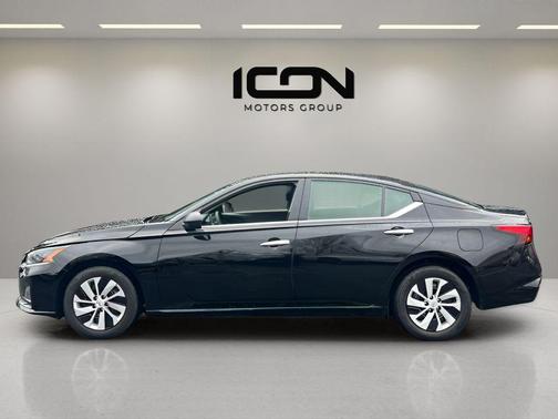 Super Black 2025 Nissan Altima S FWD