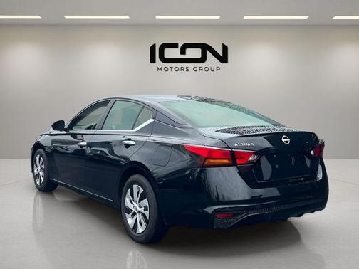 Super Black 2025 Nissan Altima S FWD