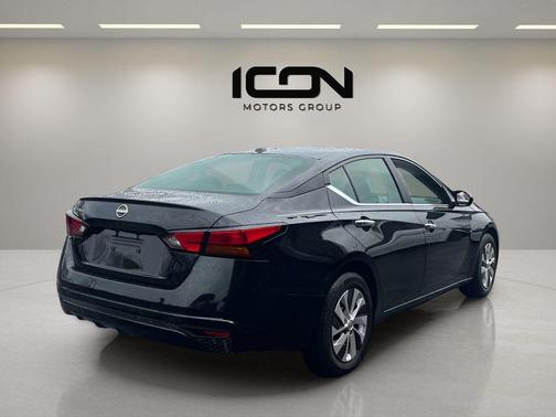 Super Black 2025 Nissan Altima S FWD