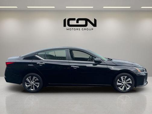 Super Black 2025 Nissan Altima S FWD