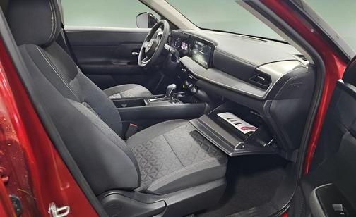 Scarlet Ember Tintcoat/Super Black 2025 Nissan Kicks SV
