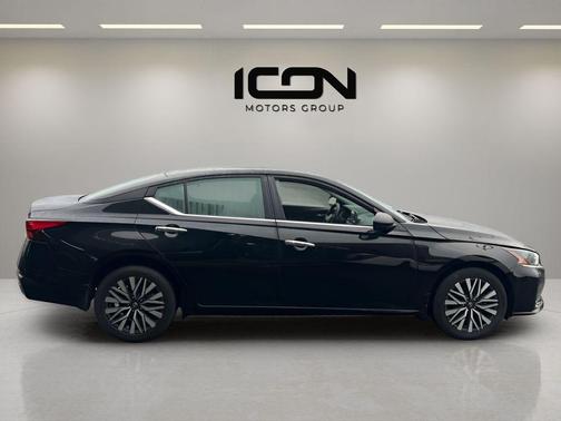 Super Black 2024 Nissan Altima 2.5 SV