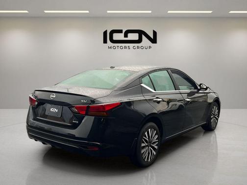 Super Black 2024 Nissan Altima 2.5 SV