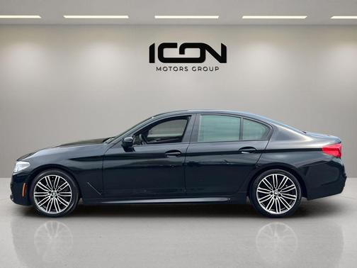 Black Sapphire Metallic 2019 BMW 540 i xDrive
