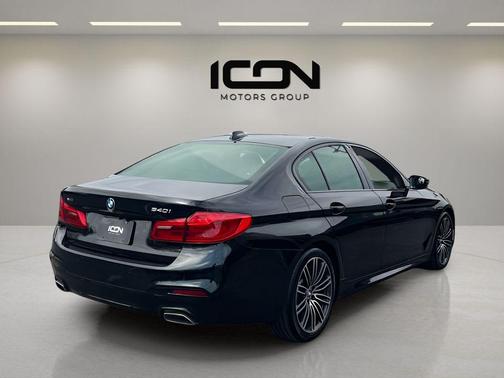Black Sapphire Metallic 2019 BMW 540 i xDrive