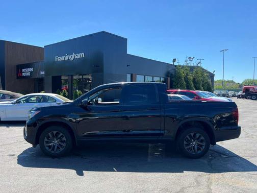 Crystal Black Pearl 2024 Honda Ridgeline RTL