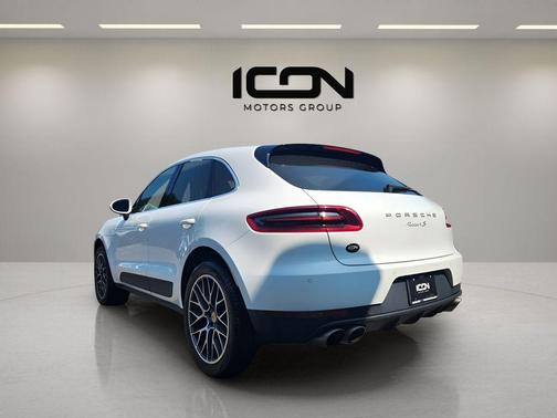 White 2017 Porsche Macan Macan