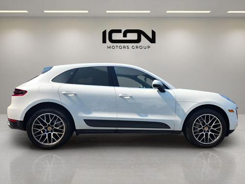 White 2017 Porsche Macan Macan