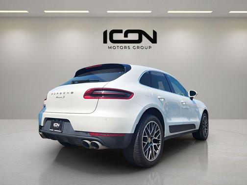 White 2017 Porsche Macan Macan
