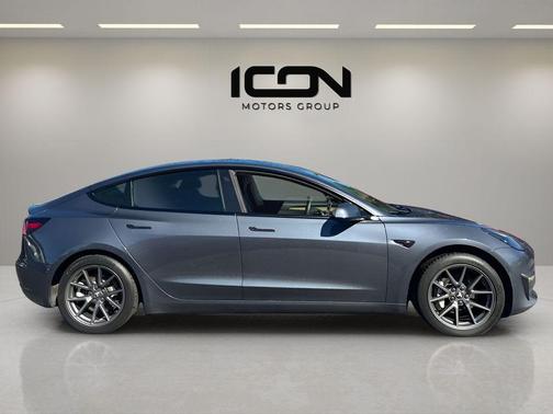 Gray 2022 Tesla Model 3 Long Range